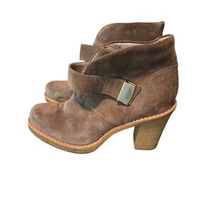 UGG  Australia Brienne Suede Tan Heeled Ankle Boots Women's 8
